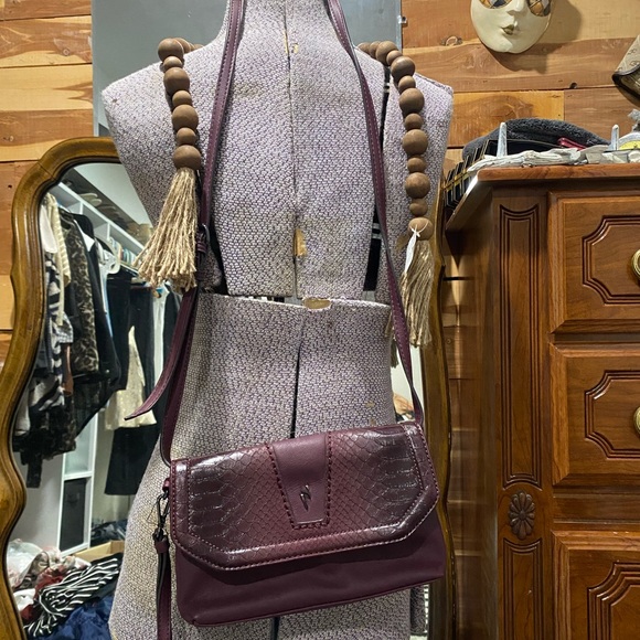 Dark Red Python Print Simply Vera, Vera Wang Cross Body Purse EUC - Picture 7 of 7